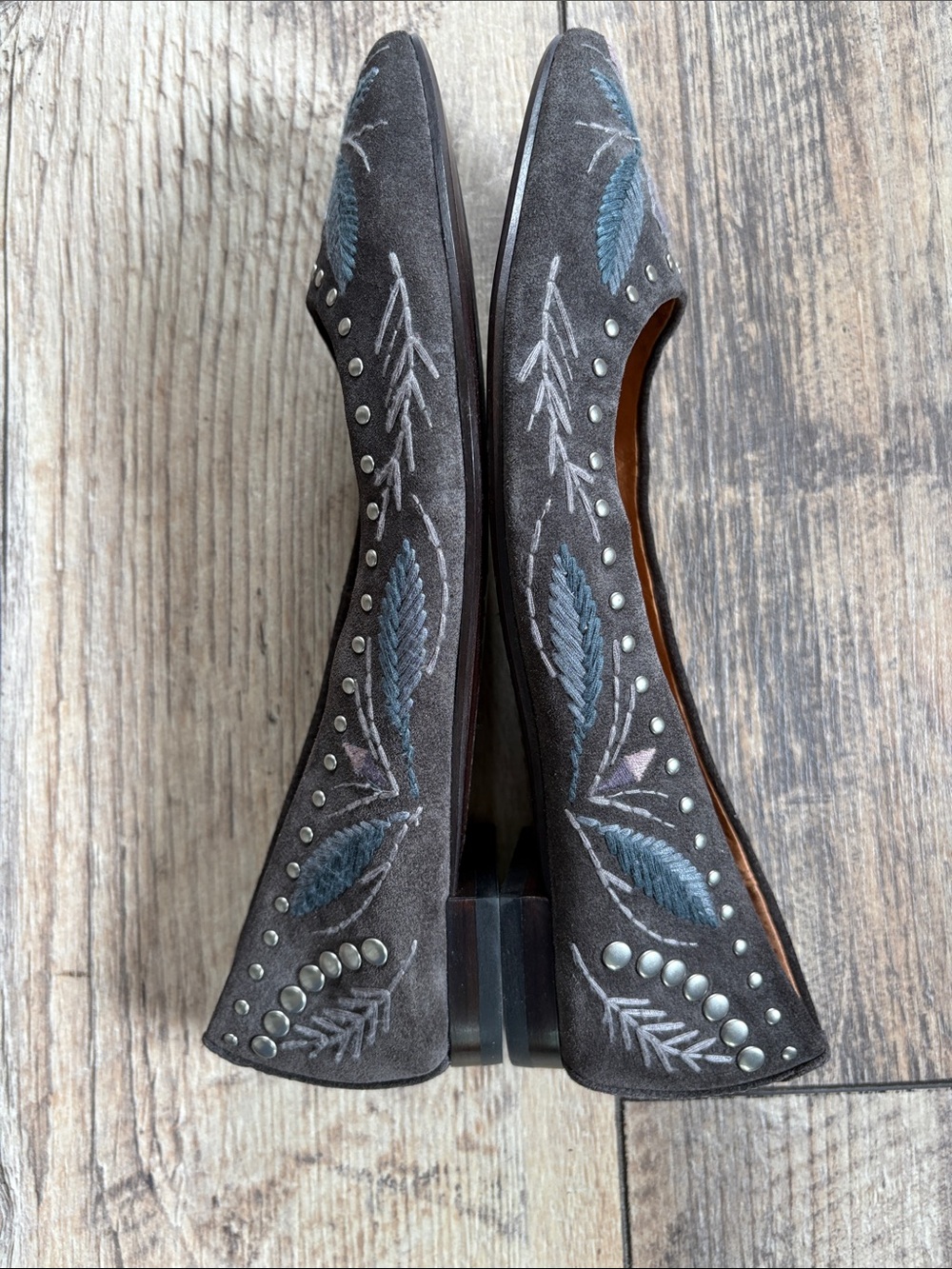 Frye Gray Studded Embroidered Pointy Suede Flats Size 6.5 - Picture 8 of 13